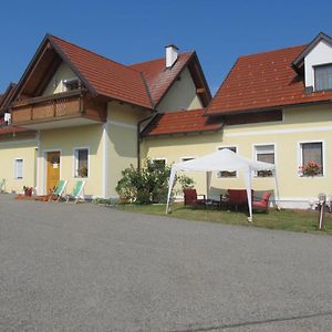 Apfelhof Flieder Apartment Kukmirn Exterior photo