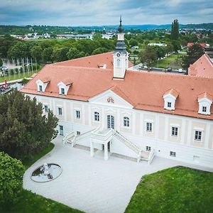 Schloss Haindorf Hotel Langenlois Exterior photo