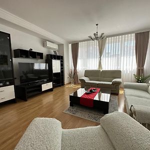 Spacious 3-Bedroom Condo Next To City Center Prishtinë Exterior photo