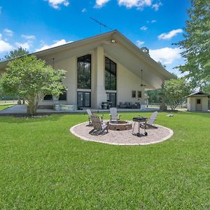 Massive Texas Ranch House By Lake And Forest Villa Coldspring Exterior photo