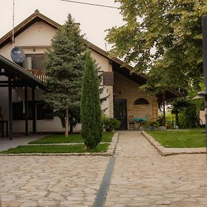 Vila Lio & Restaurant Devojacki Bunar Bed & Breakfast Vladimirovac Exterior photo