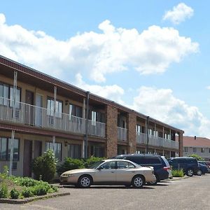 Scottish Inn & Suites - Eau Claire Exterior photo