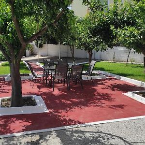 City Apartment W 3 Bedroom Spacious Yard Eretria  Exterior photo