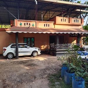 Sree Krishna Home Stays Kayankulam Exterior photo