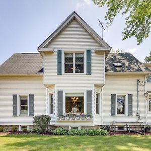 Charming Chesterton Home With Idyllic Location! Exterior photo