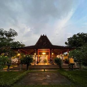 Kinkeo Borobudur Hotel Magelang Exterior photo