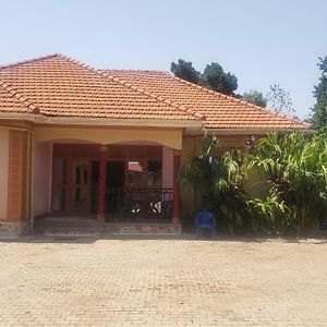 Green Gardens Busia Hotel Exterior photo