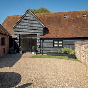 Pass The Keys Bradenham Barn In The Chiltern Hills Villa Exterior photo