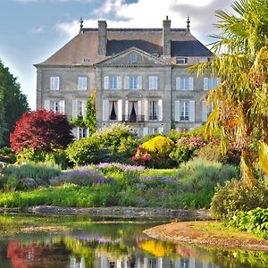 Chateau De La Foltiere Bed & Breakfast Le Chatellier  Exterior photo