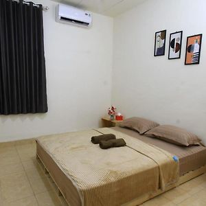 Athala Homestay Syariah Yogyakarta Exterior photo