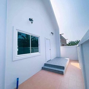 Minimalism Pool Villa Thap Sakae Exterior photo