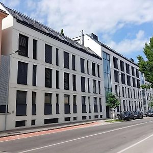 Euphoria Zentral - Parkplatz - Kuche - Netflix Apartment Wiener Neustadt Exterior photo