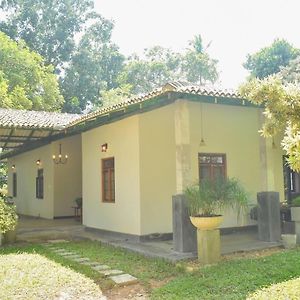 Charming & Historical 3-Bed Bungalow In Hikkaduwa Exterior photo