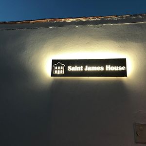 Saint James House Pons Exterior photo