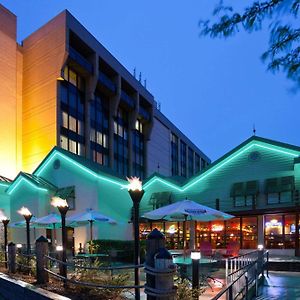 Radisson Hotel Milwaukee West Wauwatosa Exterior photo