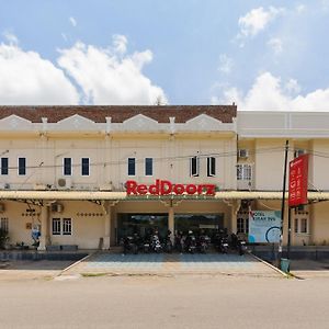 RedDoorz Syariah near Suzuya Mall Banda Aceh Hotel Exterior photo