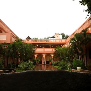 Mango Hill La Serene Puducherry Hotel Purnankuppam Exterior photo