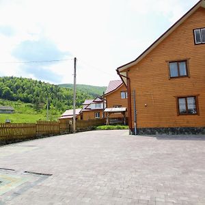 Manor "U Bervinovy" Hotel Yaremche Exterior photo