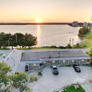 Lakeside Inn Orillia Exterior photo