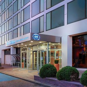 Hilton London Gatwick Airport Hotel Horley Exterior photo