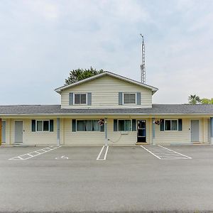 Stone Fountain Motel Fenelon Falls Exterior photo