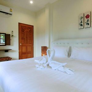 Aura Park Resort Ban Thung Sam Sao Exterior photo