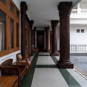 Puri Saras Bintaro Syariah Mitra Reddoorz Hotel Jurangmanggu Exterior photo