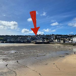 The Stones A Beautifully Presented Private Apartment With Far Reaching Views Over St Ives Harbour And Bay And Free Onsite Parking For Larger Groups Book Along With Our Connecting Two Sister Apartments Exterior photo