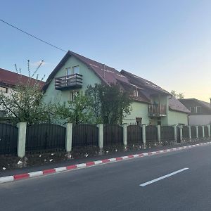 Casa Lazar Apartment Sacele Exterior photo