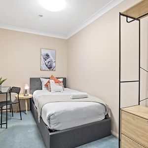 Cozy Single Room In Pymble Sleeps 1 Exterior photo