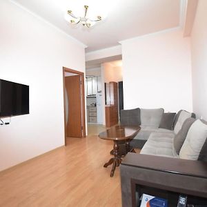Cozy Apartment In Komitas Yerevan Exterior photo