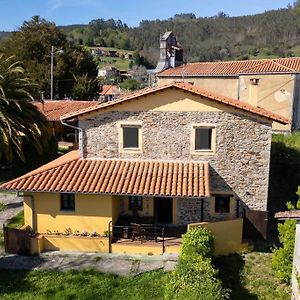 La Casona Del Cura III Villa Pravia Exterior photo