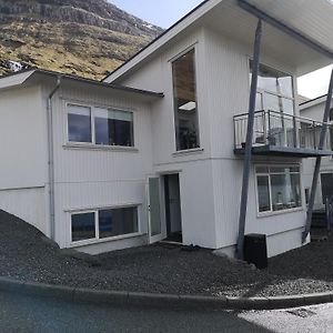 Amazing Sea And Mountain View Apartment Klaksvik Exterior photo