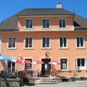 Chambres D'Hotes Le Passiflore Les Brenets Exterior photo