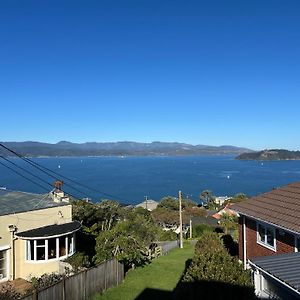Sea Views From Sunny House Apartment Wellington Exterior photo