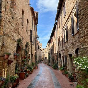 Appartamento Mirella In Centro Storico Casole d'Elsa Exterior photo