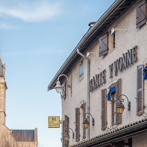 Logis Hotel Tante Yvonne & Son Restaurant Semi-Gastronomique - Lyon Nord Exterior photo