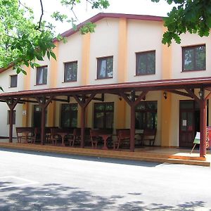 Arnyas Thermal Camping Es Ueduelopark Hotel Puspokladany Exterior photo