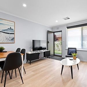 Hectorville Luxe Haven Suite Campbelltown Exterior photo