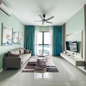 Family-Friendly 3-Bedroom Condo At Ioi Resort City Kampong Abu Bakar Exterior photo