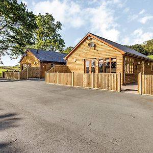 Heart Of Wales Lodges Penybont Exterior photo