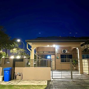 Quayside Cove Homestay - Corner House, Shah Alam Rimbayu Netflix Syok Tv Bbq Exterior photo