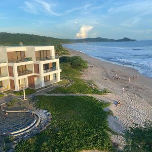 Beach Penthouse Panga Drops Iguana Exterior photo