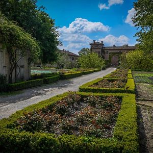 Antica Corte Pallavicina Relais Guest House Polesine Parmense Exterior photo