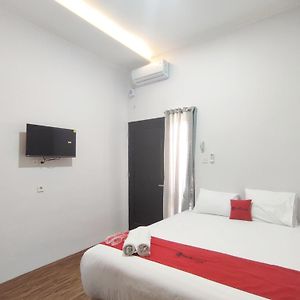 Reddoorz Near Graha Saba Buana 2 Hotel Surakarta  Exterior photo