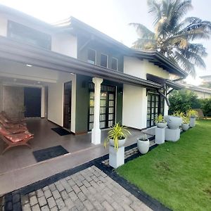 Greyline Villa Gampaha Exterior photo