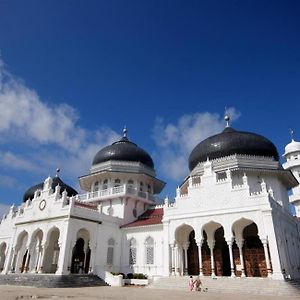 RedDoorz Syariah near Universitas Serambi Mekkah Hotel Banda Aceh Exterior photo