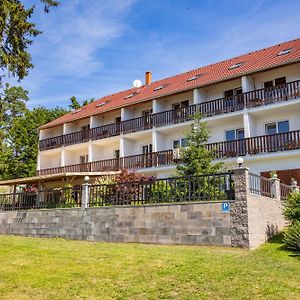 Hotel Sobol Vranov nad Dyji Exterior photo