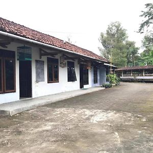 Homestay Banyumili Semigaluh Exterior photo