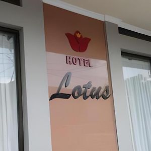 Lotus Hotel Pare-Pare Exterior photo